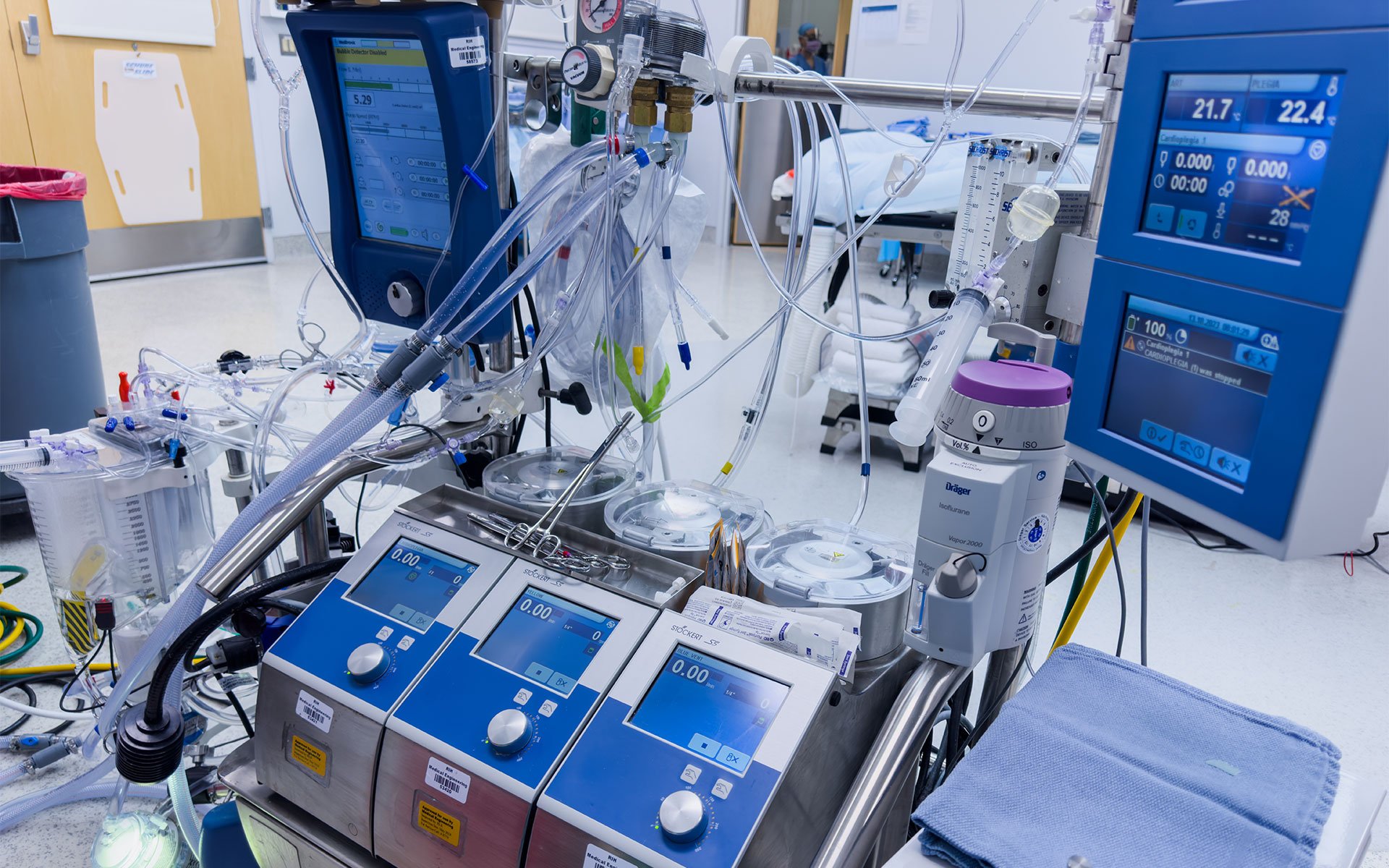 Cardiopulmonary-Bypass-Machine-v4