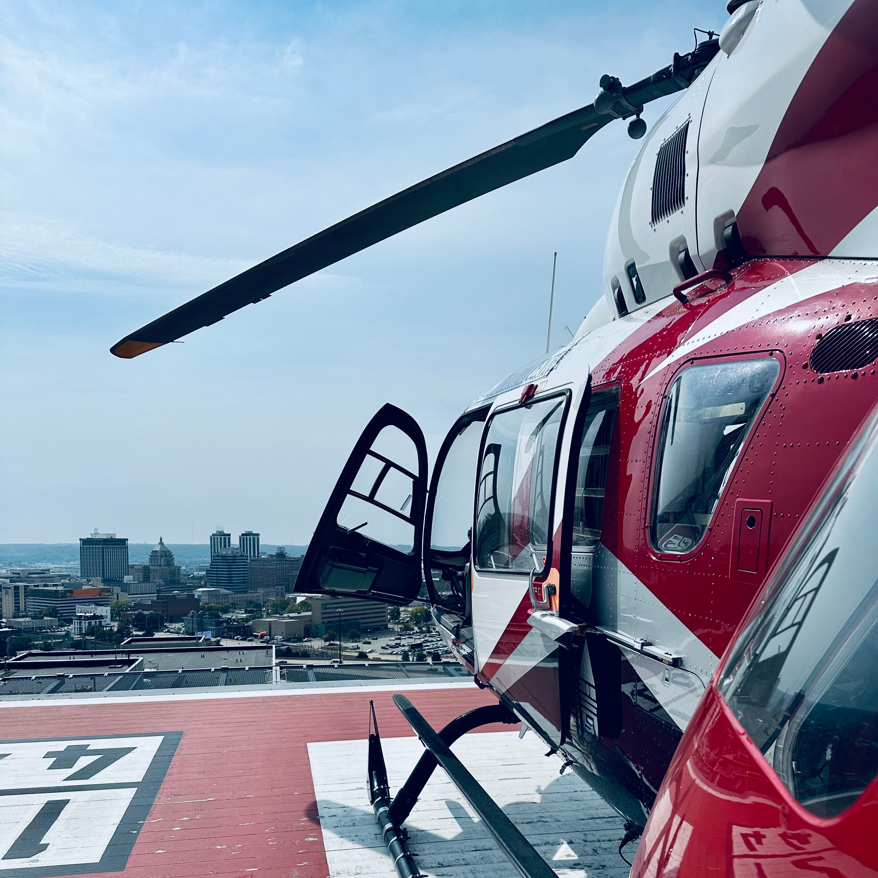 helicopter-ecmo_aspect-ratio-1x1